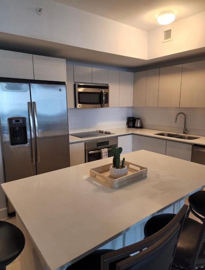 Stunning Penthouse Suite Waterfront 2Bd 2Ba Hallandale Beach Extérieur photo