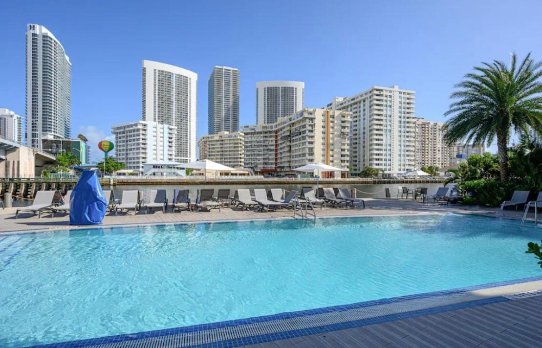 Stunning Penthouse Suite Waterfront 2Bd 2Ba Hallandale Beach Extérieur photo